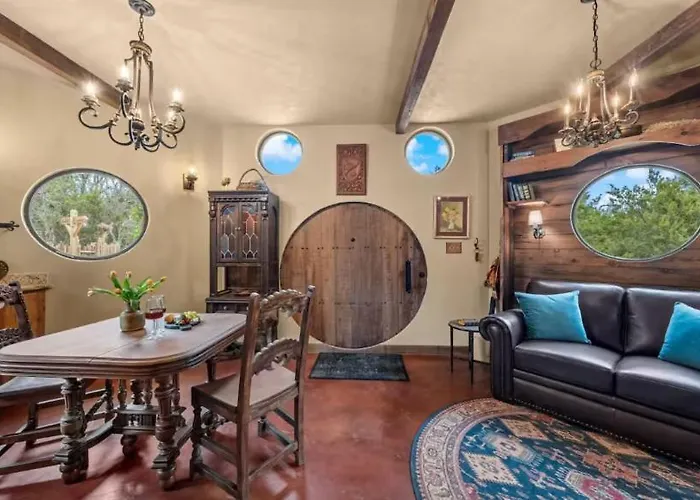 Traveler Hobbit House Hot Tub Bbq Wifi Fredericksburg Villa