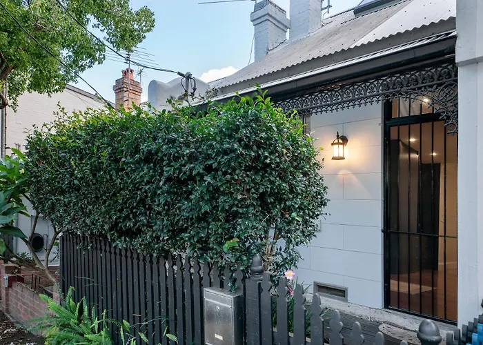 Spacious Glebe Luxe House 2Br, 2Ba, Free Lockable Parking And Entertainer'S Kitchen Sydney