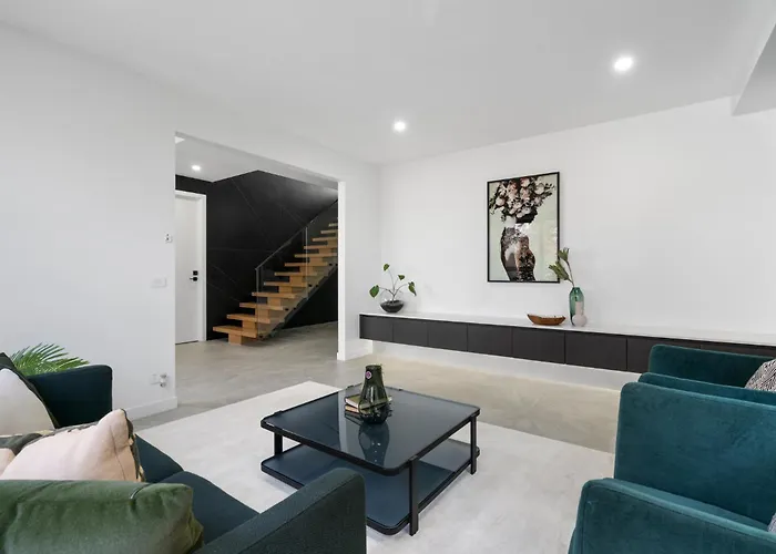 5 Ensuite Luxury Holiday House Balwyn North Melbourne