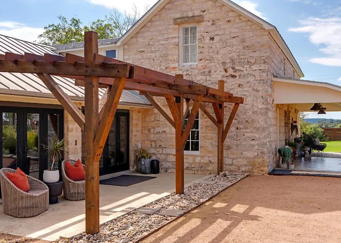 Rockhouse At Ololo Hot Tub Pool Sleeps 12 Villa Fredericksburg
