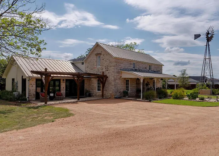 Rockhouse At Ololo Hot Tub Pool Sleeps 12 Villa Fredericksburg