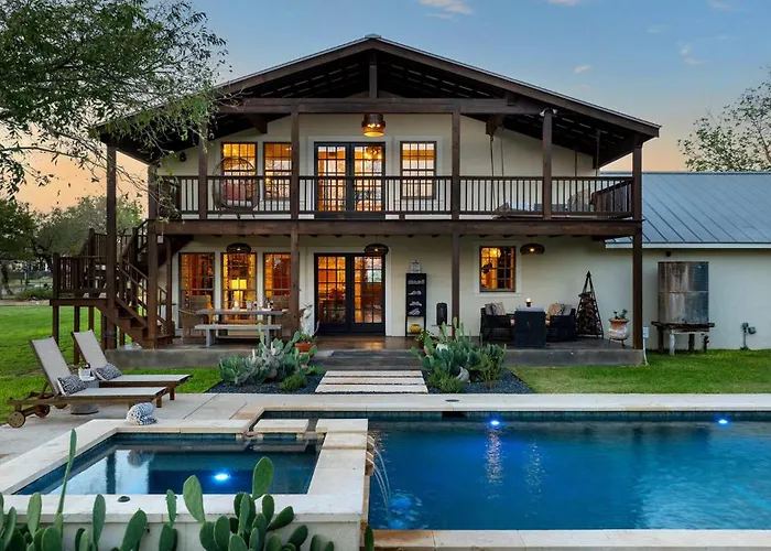 Rockhouse At Ololo Hot Tub Pool Sleeps 12 Villa Fredericksburg