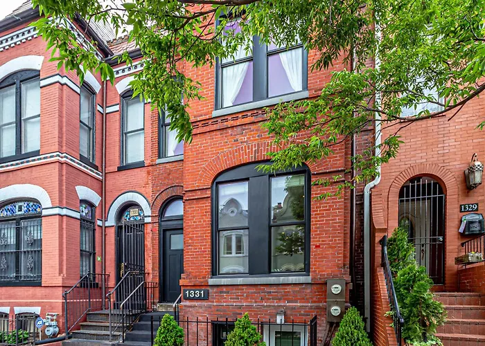 Modern 1 Block From Metro Subway Minutes To Capital, Museums And National Mall Washington