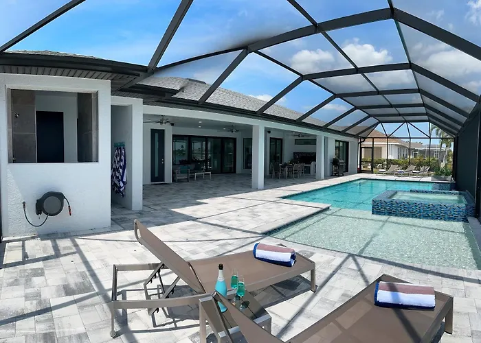 Villa Alhambra Lake Cape Coral