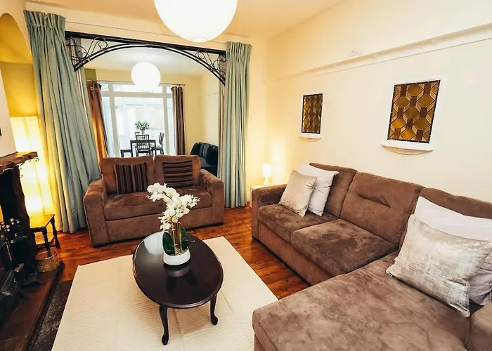 Huge 4 Bed Family Home In Derbyshire With Parking