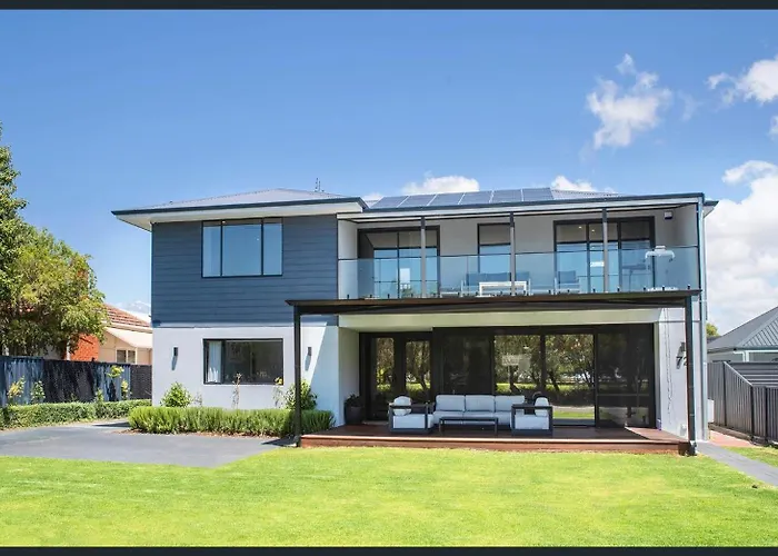 Huge Luxury Busselton Jetty Villa