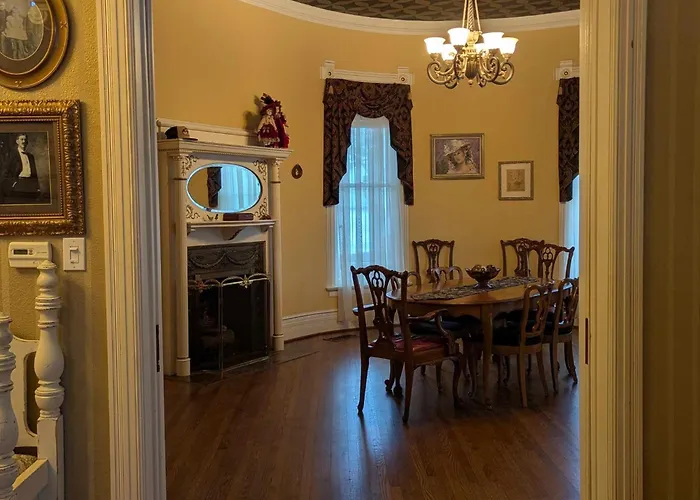 The Abbott House & Event Venue Villa Seguin