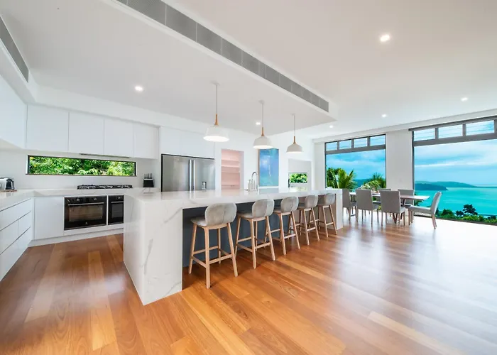 Coralair Whitsundays Villa Airlie Beach