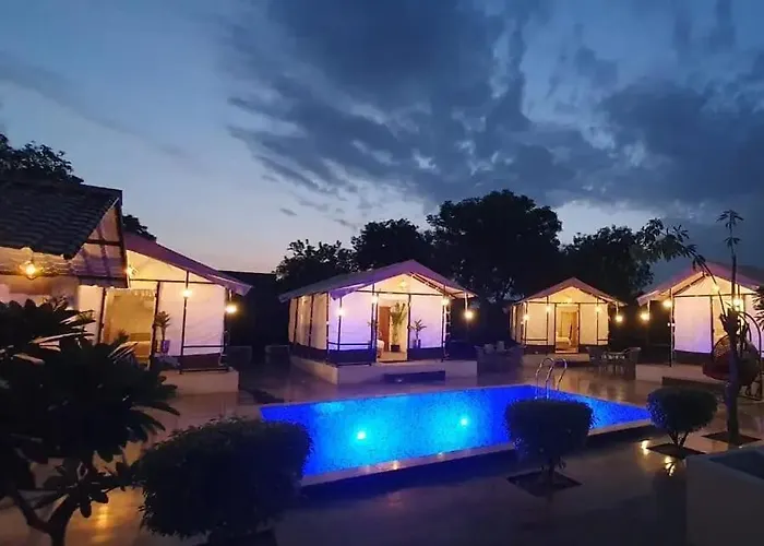 Luxury Farmhouse In Chhatarpur With Pool New Delhi