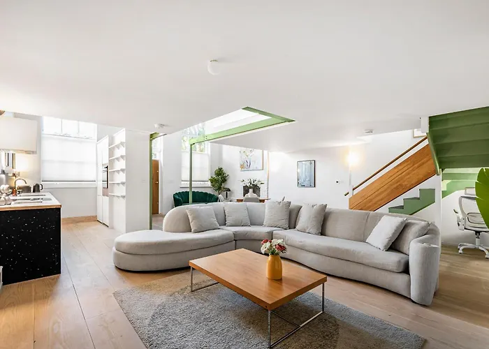 Schoolbell Mews Full 3 Bedroom 2 Bathroom Architect Designed Mews House Fabulous Bow, Victoria Park Location London