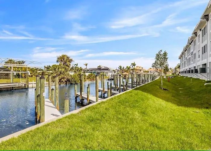 Gulf Access With Boat Slip, Heated Saltwater Pool, Dog-Friendly - Bacino Vista #302 - Roelens Villa Cape Coral