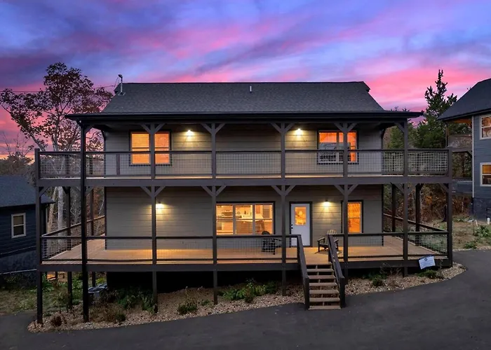 Peaceful And Luxurious Cabin With Indoor Pool And Wrap-Around Decks With Stunning View Sevierville