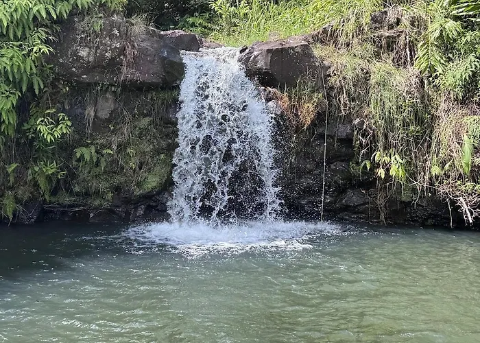 Kikala Waterfall Lodge Hilo