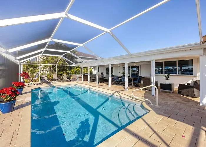 Waterfront Escape Luxurious Stay Cape Coral