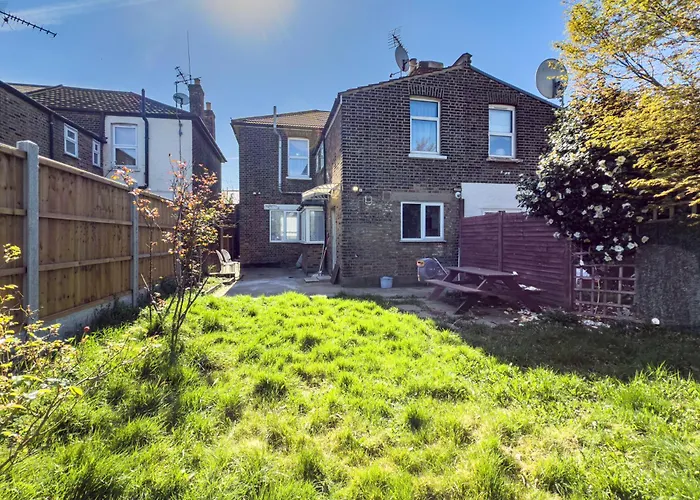 4Br Family Home, Garden, Wifi, 5Mins To Elisabeth Line & 10Min To Stratford London