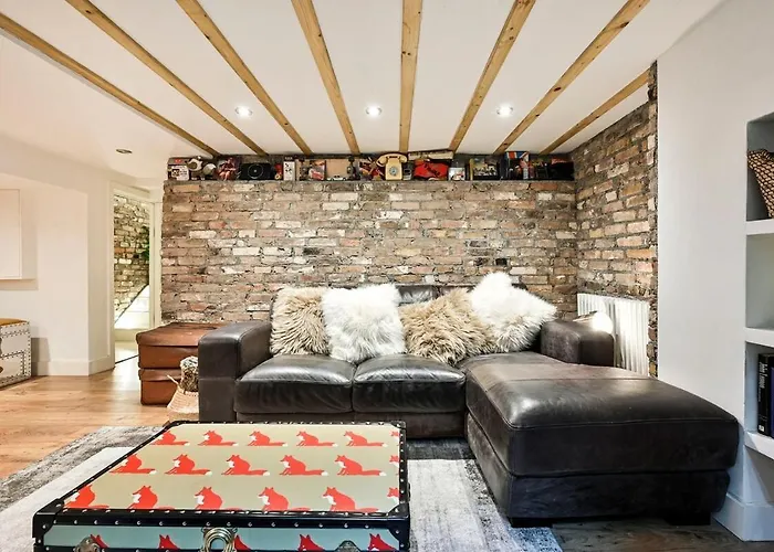 Hottub Spacious Garden House London