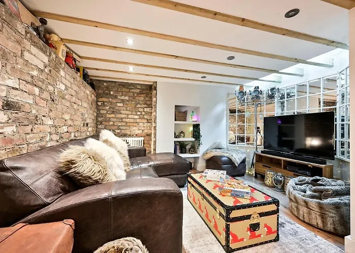Hottub Spacious Garden House London