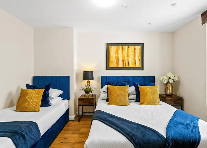 Station 10 Beds - Contractor - Central - Sleeps 12 Brighton