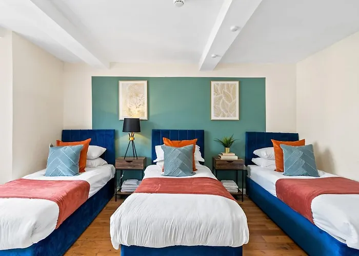 Station 10 Beds - Contractor - Central - Sleeps 12 Brighton