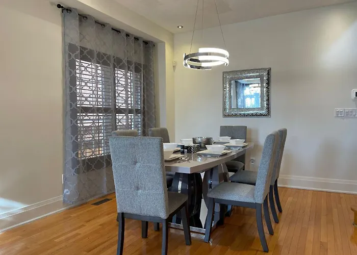 Spacious Detached House In Mississauga