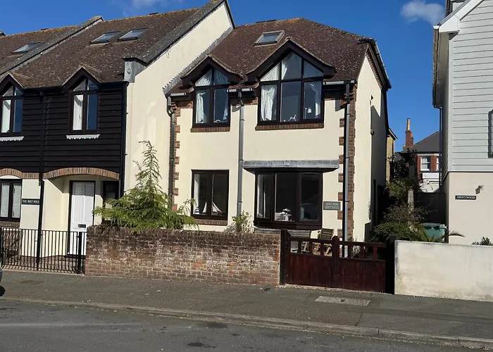 Anchor Cottage, Seaside Holiday Home Seaview