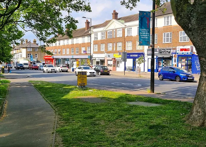 3Bed 2Bath House-Free Parking-Fast Wifi-Garden-Entire Home-2Mins From Train Station-Sleeps 6 London