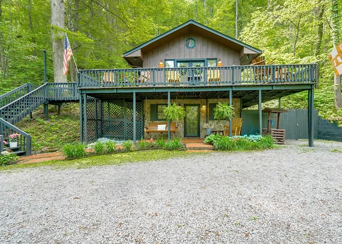'Bear Acres Getaway' Cabin W/ Deck In Townsend!