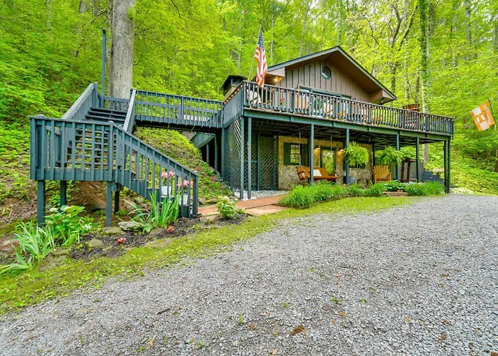 'Bear Acres Getaway' Cabin W/ Deck In Townsend!