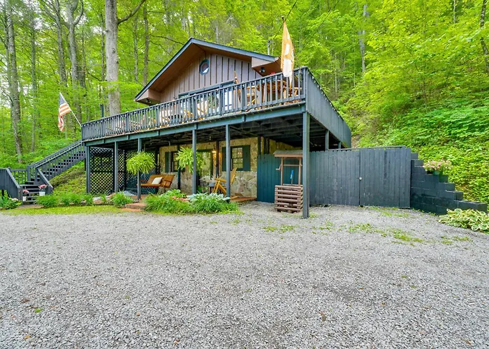 'Bear Acres Getaway' Cabin W/ Deck In Townsend!