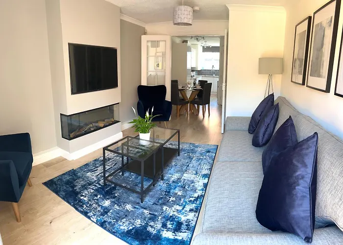 Corstorphine Townhouse: Spacious Stay Near Murrayfield with Garden Edinburgh