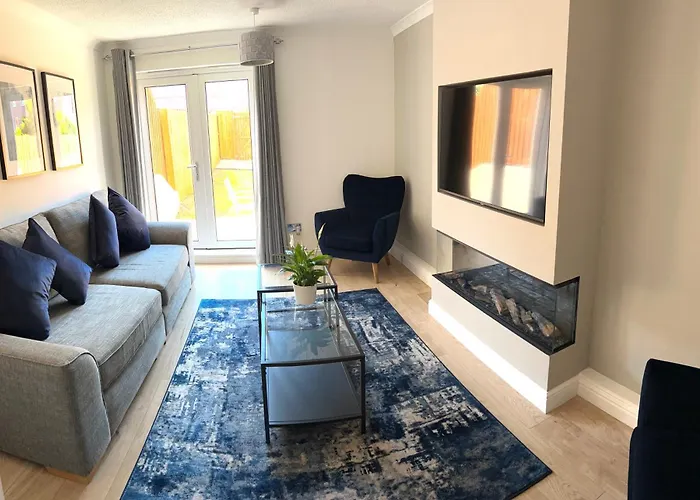 Corstorphine Townhouse: Spacious Stay Near Murrayfield with Garden Edinburgh