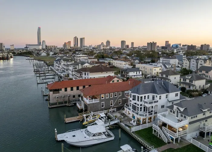 The Capone House-Historic Bayfront Home W/Hot Tub Atlantic City