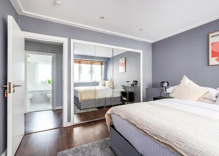 Excellent 3 Bed House Hyde Park Villa London