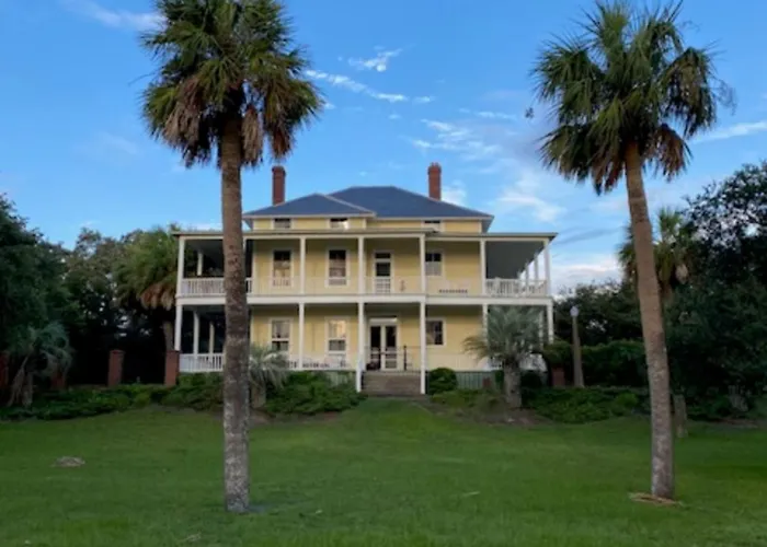 Officers Row - Elegant Home With Private Pool Steps From Beach Tybee Island
