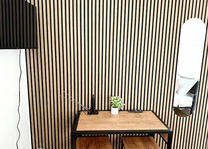 Bd-Stylish Double Bed In Wembley Villa London