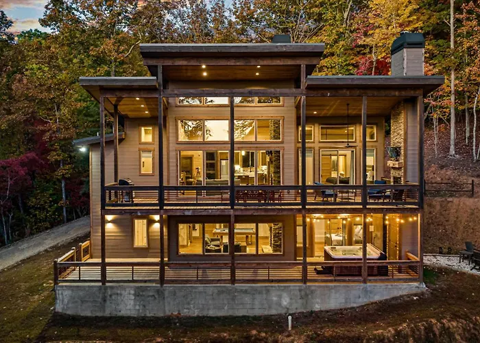 Honeysuckle Chalet - Luxe Mountain Chalet - Hot Tub, Wi-Fi, Pool Table, Party Deck, Fire Pit - 15 Mins To Blue Ridge! Morganton