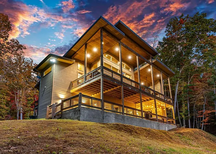 Honeysuckle Chalet - Luxe Mountain Chalet - Hot Tub, Wi-Fi, Pool Table, Party Deck, Fire Pit - 15 Mins To Blue Ridge! Morganton