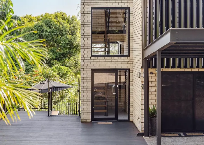 The Lookout - 3 Bedrooms - Private Pool - Views - Pet Noosa Heads