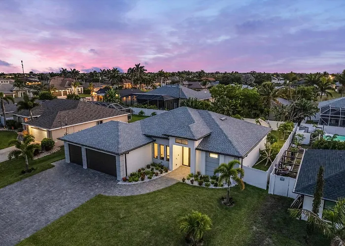 Perfect Sunsets, Heated Pool & Spa, Private Cabana - Pearlstone Retreat - Roelens Cape Coral