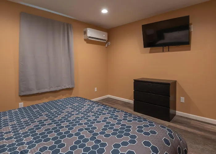 Far West Cabin-Tiny Homes Rental Forks
