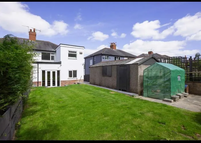 White House Villa Leeds 