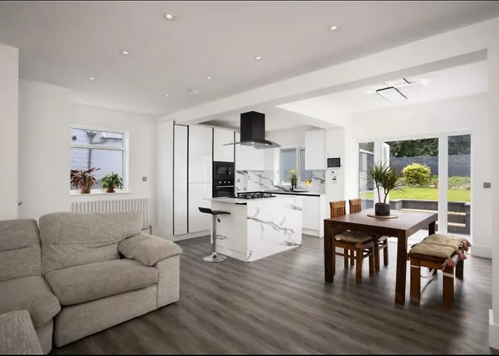 White House Villa Leeds 