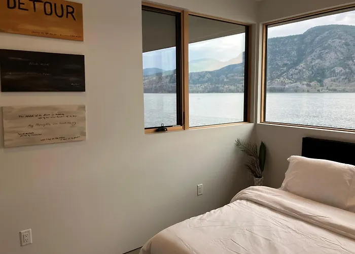 Nest Luxury Modern Lake House Penticton