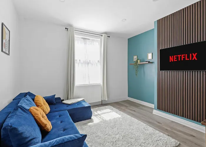 Comfy Stylish Home With Hot Tub Near Tottenham Hotspurs Stadium London