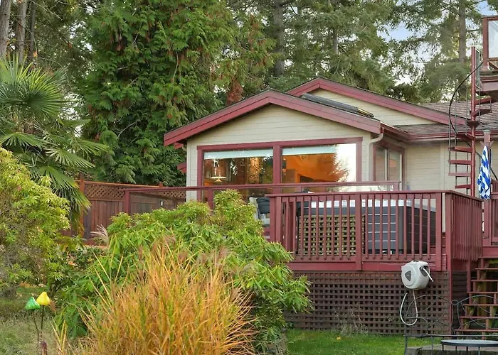 Dolphin House By Emr Vacation Rentals Nanoose Bay