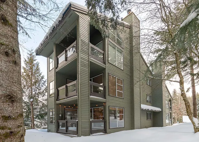 1Br In Powderview, Creekside, Bright And Cozy, Private Ski Storage, Fireplace, Free Parking Whistler