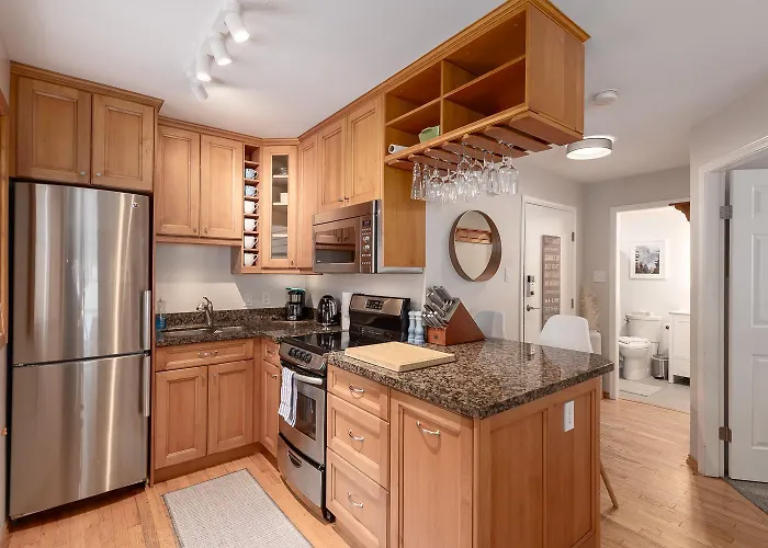 1Br In Powderview, Creekside, Bright And Cozy, Private Ski Storage, Fireplace, Free Parking Whistler