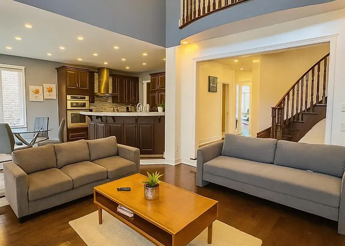 Large 5-Bedroom Gem - Stylish, Spacious, Well-Located Brampton