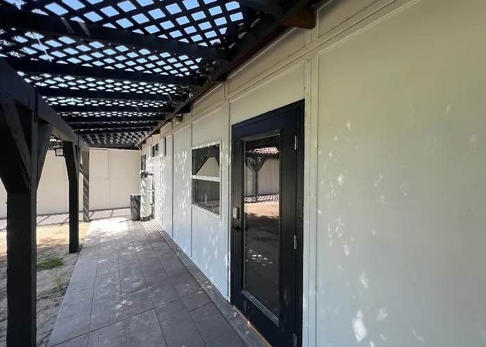 The Stallion Estate Sleeps 24, Theater, Game Room, Pickle Ball! Indio