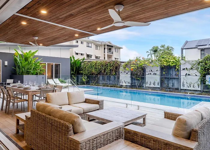 Bird On A Wire - 52 Mudlo Street, Port Douglas